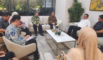 Gubernur Kepri Ansar Ahmad membahas pembiayaan PSN estuari dam Teluk Bintan dan Jembatan Batam-Bintan bersama Dirjen Pembiayaan Infrastruktur Kementerian PU di Jakarta, Jumat (27/12)