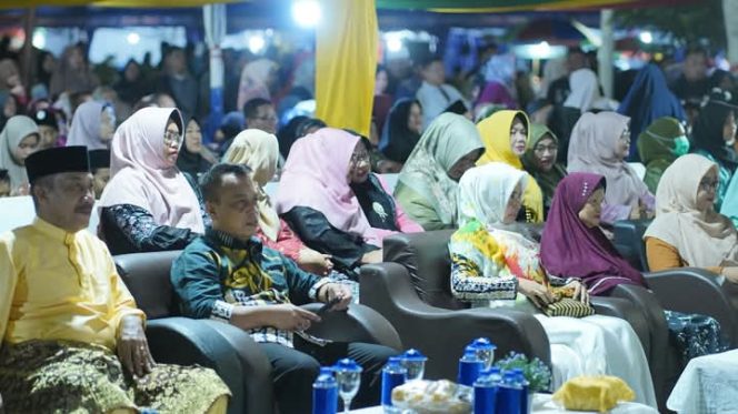 
					Bupati Lingga, Muhammad Nizar saat menghadiri malam puncak peringatan HUT ke 21 Kabupaten Lingga