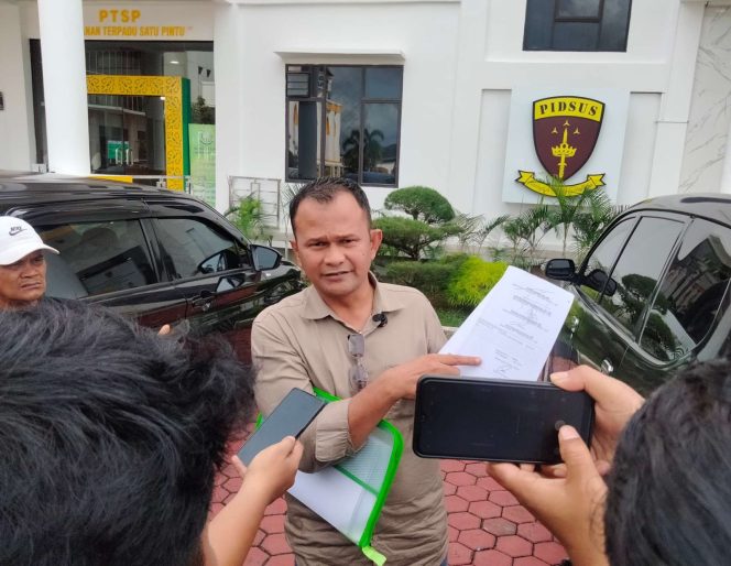 
					Ketua DPD LI BAPAN) Provinsi Kepri Ahmad Iskandar Tanjung saat melakukan konferensi pers usai melakukan audiensi dengan Aspidsus Kejati Kepri di Kantor Kejati Kepri di Tanjungpinang