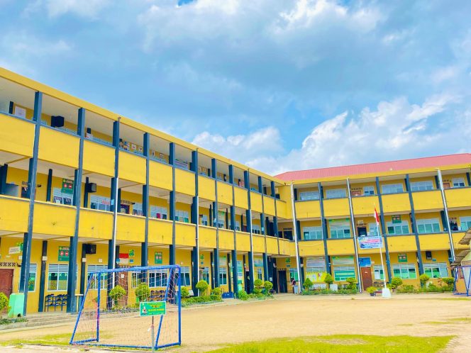 
					Lapangan Sekolah SMPIT Al Kautsar Madani 
Foto: Atika/HarianHaluanKepri