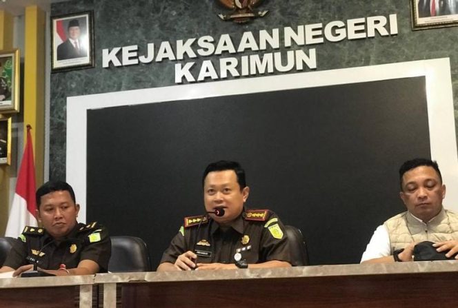 
					Kepala Seksi Tindak Pidana Khusus Kejari Karimun Priyandi Firdaus SH MH, pada saat konfrensi pers di aula kantor Kejari Karimun, Senin (9/12/2024)