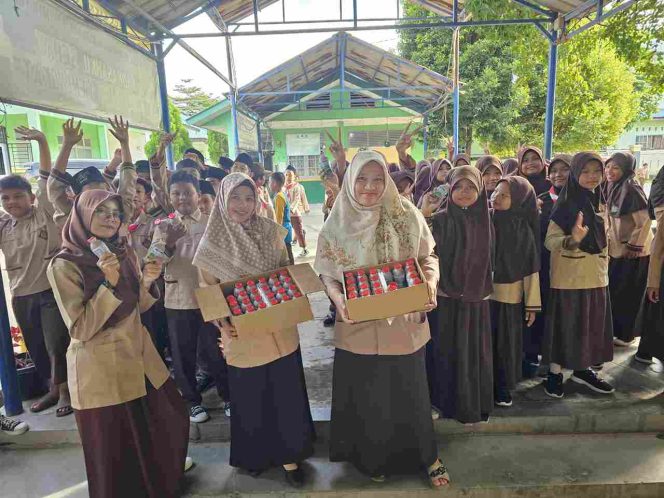 
					MIN 1 Batam Dukung Program Pemerintah dengan Pembagian Makanan Sehat untuk Siswa. (ist)