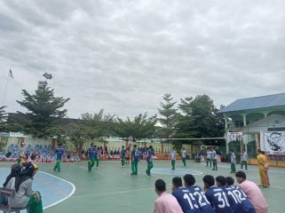 Siswa MAN 2 Batan saat mengikuti Berbagai lomba menarik diadakan dalam Class Meeting.
Foto: Atika/HarianHaluankepri