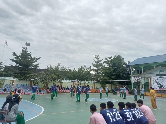 
					Siswa MAN 2 Batan saat mengikuti Berbagai lomba menarik diadakan dalam Class Meeting.
Foto: Atika/HarianHaluankepri