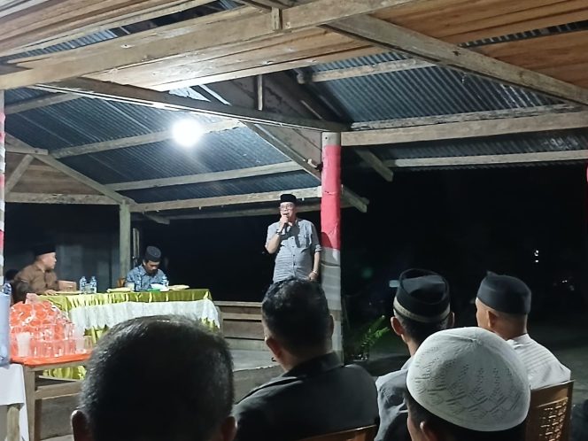 
					Wakil Bupati Natuna Terpilih, Jarmin menyampaikan sambutan saat di Ari Kolek, Kelurahan Ranai