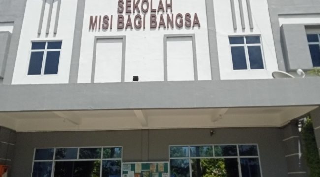 Kondisi bagian depan SMK Misi Bagi Bangsa.
Foto:Atika/HarianHaluanKepri