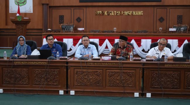 Ombudsman RI Perwakilan Kepulauan Riau (Kepri) melakukan kunjungan kerja dan koordinasi perdana ke kantor DPRD Kota Tanjungpinang pada Rabu (18/12/2024). 