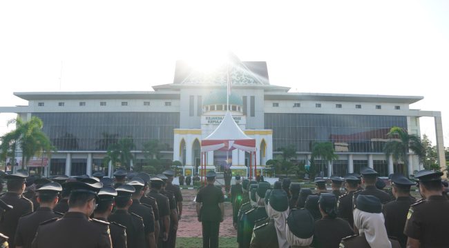 Kejati Kepri saat melaksanakan Upacara Peringatan Hari Ibu Ke-96 Tahun 2024 di Lapangan Kantor Kejati Kepri di Tanjungpinang, Senin (23/12/2024).