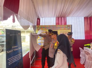 Kapolres Bintan AKBP Riky Iswoyo saat lakukan peninjauan secara langsung pos-pos Operasi Lilin Seligi 2024 Polres Bintan pada (23/12/2024).