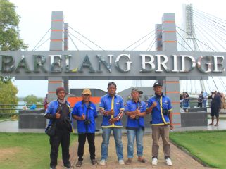 Fotografer yang bekerja di kawasan wisata Dendang Melayu terbagi dalam dua grup.
Foto: Atika/HarianHaluanKepri