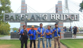 Fotografer yang bekerja di kawasan wisata Dendang Melayu terbagi dalam dua grup.
Foto: Atika/HarianHaluanKepri