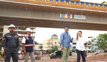 Kepala BP Batam Muhammad Rudi, melakukan peninjauan pembangunan akhir Proyek Flyover Laksamana Ladi atau Flyover Sei Ladi. (ist)