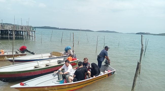  Spitbod piber menjadi salah satu pilihan transportasi menarik di kawasan Jembatan Barelang.
Foto:Atika/HarianHaluanKepri