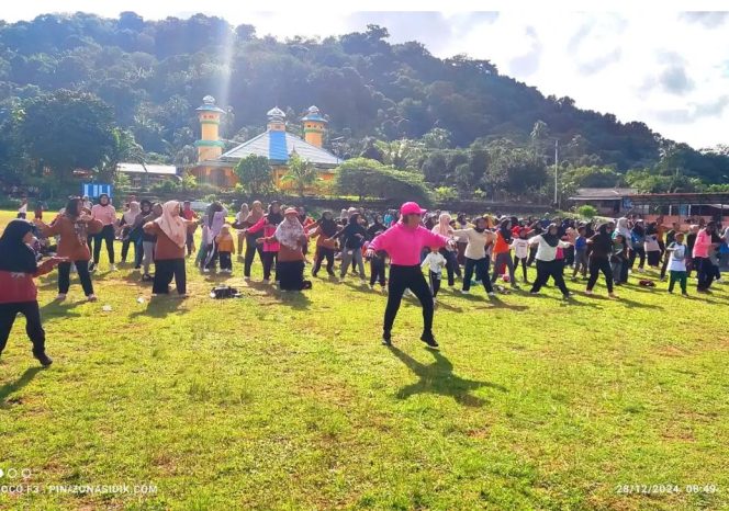 
					Kegiatan senam bersama dan jalan santai berhadiah. berlangsung di lapangan sepakbola Desa Payalaman. (f/ist)