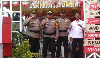 Kapolsek Tanjungpinang Timur AKP Sugiono beserta jajarannya, foto bersama sembari himbauan Kantibmas jelas Perayaan Nataru, Senin (30/12/2024)