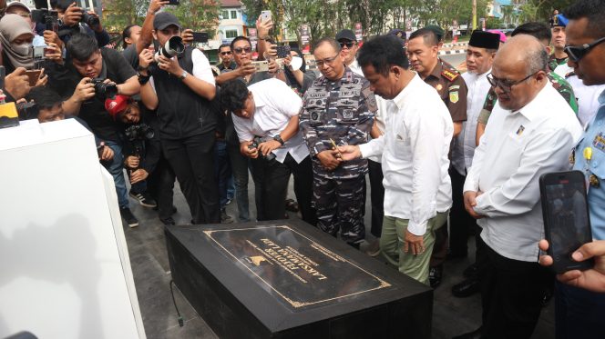 
					 Kepala BP Batam, Muhammad Rudi, meresmikan Flyover Laksamana Ladi (Flyover Sei Ladi) pada Selasa pagi.
Foto:Atika/HarianHaluanKepri