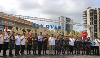 Kepala BP Batam, Muhammad Rudi, meresmikan Flyover Laksamana Ladi pada Selasa.
Foto: Atika/HarianHaluanKepri