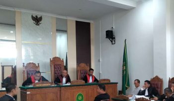 Saksi Tiwan saat berikan keterangan dalam sidang perkara dugaan kasus pidana penipuan dan penggelapan oleh terdakwa Maulana Rifai alias Uul, berupa penjualan lahan milik saksi Hj. Ciah Sutarsih dan H. Ramli (alm) seluas 8 hektar, berlangsung di Pengadilan Negeri (PN) Tanjungpinang, Rabu (08/01/2025).