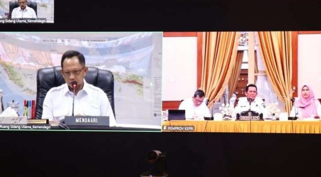 Gubernur Kepri bersama Mendagri saat Virtual zoom dalam penataan tenaga non-ASN, Rabu (8/1)