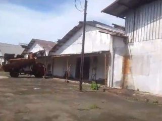 Kondisi Sebagian Bangunan Pabrik Busana di Jalan Rawa Sari Kota Tanjungpinang, Milik ARBAIN yang menjadi Sengketa dengan Hai Seng yang saat ini cukup memprihatinkan akibat lama tidak beraktivitas 