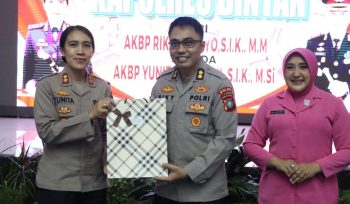 Kegiatan Pisah Sambut Kapolres Bintan dari Pejabat lama AKBP Riky Iswoyo digantikan oleh Pejabat baru AKBP Yunita Stevani yang berlangsung di Mapolres Bintan, Jumat (10/1/2025)