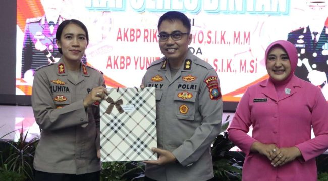 Kegiatan Pisah Sambut Kapolres Bintan dari Pejabat lama AKBP Riky Iswoyo digantikan oleh Pejabat baru AKBP Yunita Stevani yang berlangsung di Mapolres Bintan, Jumat (10/1/2025)