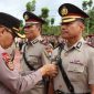 Upacara Sertijab Kapolsek Bintan Utara yang dijabat oleh Kompol Nurman, menggantikan AKP Monang Parlagutan Silalahi dalam kegiatan yang dipimpin Kapolres Bintan AKBP Riky Iswoyo, Sabtu (04/01/2025).