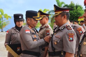 Upacara Sertijab Wakapolres dan Kasatreskrim Polres Kepulauan Anambas berlangsung di lapangan apel Catur Prasetya Polres Kepulauan Anambas, Sabtu ( 04/01/2025 )