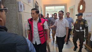 Tim Kejaksaan Tinggi Provinsi Sumatera Selatan saat melakukan Operasi Tangkap Tangan (OTT) terhadap Kepala Dinas Tenaga Kerja dan Transmigrasi (Kadisnakertrans) setempat berinisial DM, Sabtu (11/01/2025)