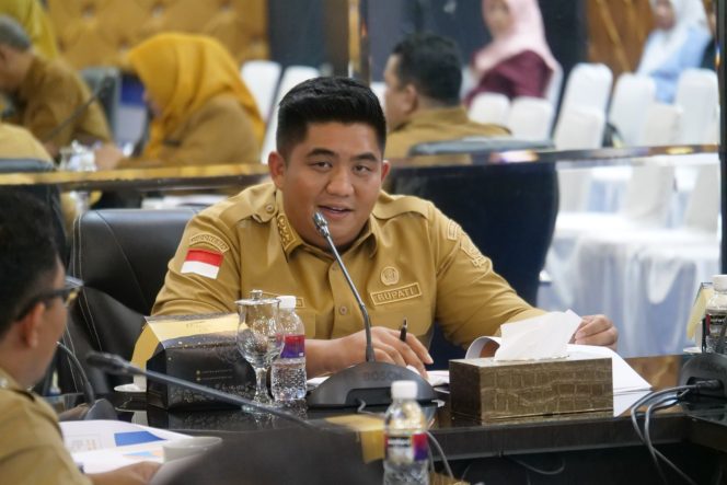 
					Bupati Bintan Roby Kurniawan saat memberikan arahan terkait kondisi cuaca ekstrim 