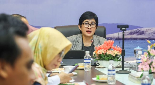 Kepala BPS Kepri Margareta Anggorowati, saat release berita statistik di Kantor BPS Kepri, Tanjungpinang, Rabu (15/1).