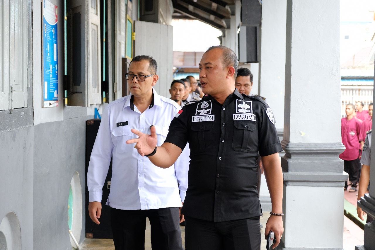 Kakanwil Ditjenpas Kepulauan Riau (Kepri), Aris Munandar, saat melakukan kunjungan kerja (Kunker) perdana ke Rumah Tahanan Negara (Rutan) Kelas I Tanjungpinang, Senin (20/01/2024).