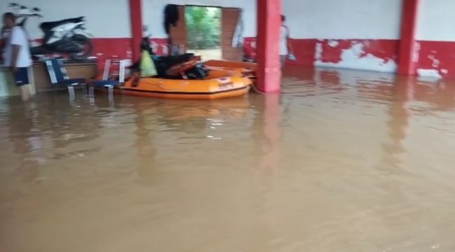 Pos Damkar Nongsa terendam banjir, Sabtu (11/1/2025).
