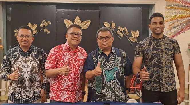 
					General Manager Berjaya Waterfront Hotel Johor Bahru Sukhdave, Konsulat Jenderal Indonesia untuk Johor Bahru Sigit Suryantoro Widiyanto, Kepala Dinas Kebudayaan dan Pariwisata Kota Batam Ardiwinata dan Direktur Utama PT Cakra Bramastra Internasional, Surya Wijaya. (foto: damri/harianhaluankepri)

