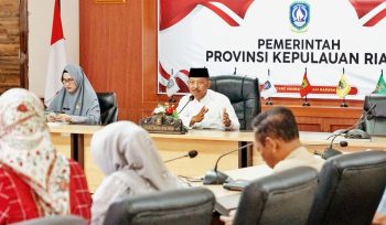 Sekda Provinsi Kepri, Adi Prihantara memimpin rapat pembahasan penataan pegawai non-ASN di outsourcing di lingkungan Pemprov Kepri.