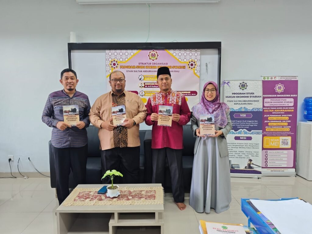 Dosen Program Studi HES STAIN Sultan Abdurrahman Kepri kembali menunjukkan produktivitas akademiknya dengan menerbitkan buku berjudul Akad dan Lembaga Keuangan Syariah.