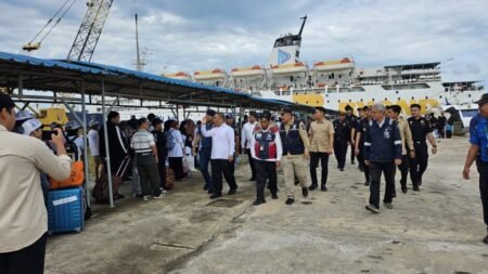 Wakil Gubernur Kepri Nyanyang melakukan inspeksi mendadak di Pelabuhan Bintang 99 Batu Ampar, Kota Batam, Jum’at (28/3).