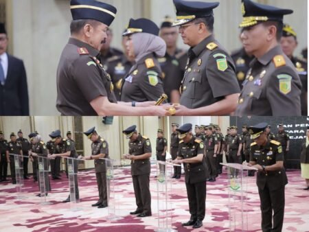 Jaksa Agung ST Burhanuddin saat melantik 6 Kepala Kejaksaan Tinggi Kajati di Kejaksaan RI meliputi Kepala Kejaksaan Tinggi Jawa Timur, Kalimantan Barat, Lampung, Aceh, Bengkulu, dan D.I. Yogyakarta, berlangsung di Lantai 11 Gedung Utama Kejaksaan Agung, Jakarta, Rabu (23/04/2025).