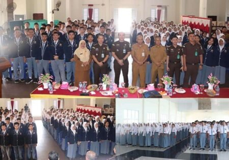 Kejati Kepri melalui Program Pembinaan Masyarakat Taat Hukum (BINMATKUM) pada kegiatan Penyuluhan Hukum kembali menyelenggarakan kegiatan Program Jaksa Masuk Sekolah di SMA Negeri 1 Tanjungpinang dan SMA Negeri 2 Tanjungpinang, Selasa (29/04/2025),