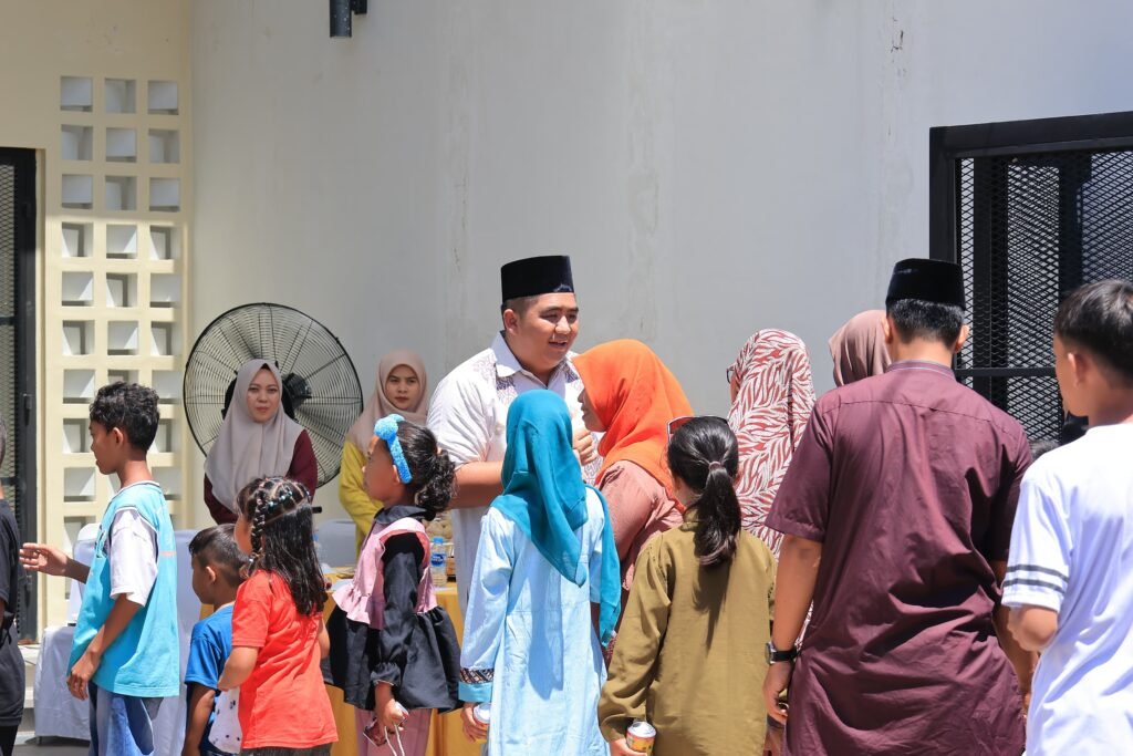 Bupati Bintan Roby Kurniawan menggelar Open House Idul Fitri 1446 H, Rabu (2/4) di Kediamannya.