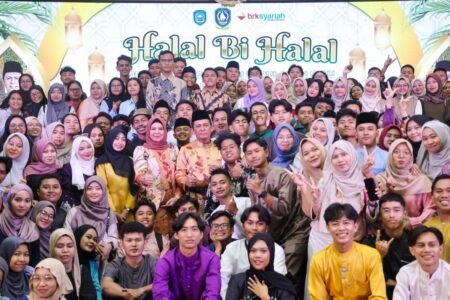 Gubernur Kepri bersama mahasiswa/i saat acara halal bi halal