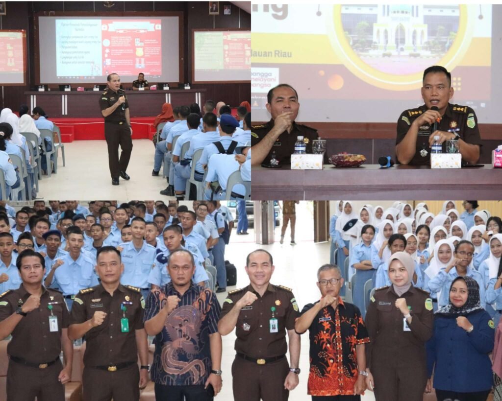 Kejati Kepri) melalui Program Pembinaan Masyarakat Taat Hukum (BINMATKUM) pada kegiatan Penyuluhan Hukum kembali menggencarkan kegiatan Program Jaksa Masuk Sekolah di SMKN 1 Batam dan SMKN 3 Batam, Kamis (08/05/2025). F/Penkum Kejati Kepri
