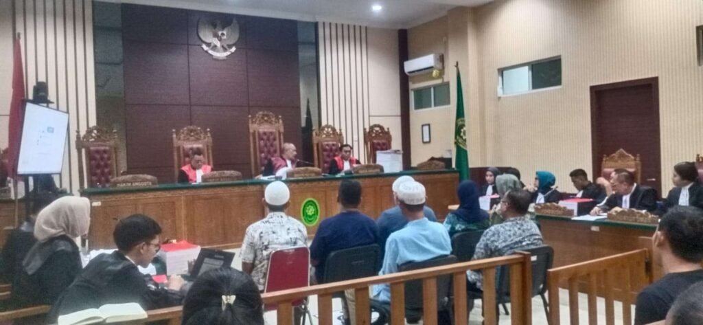 Sidang perkara dugaan tindak pidana korupsi pengelolaan dana Tour Wisata Mangrove dengan 7 terdakwa bergulir disidang Pengadilan Negeri Tanjungpinang, Kamis (08/05/2025)