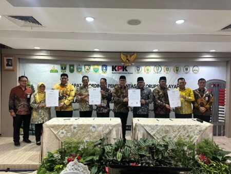 Bupati Bintan Roby Kurniawan saat menghadiri rakor Penguatan Sinergi Kolaborasi Antara KPK dan Pemda dalam rangka Pemberantasan Korupsi, Jumat (16/5) di Gedung Merah Putih KPK RI, Jakarta