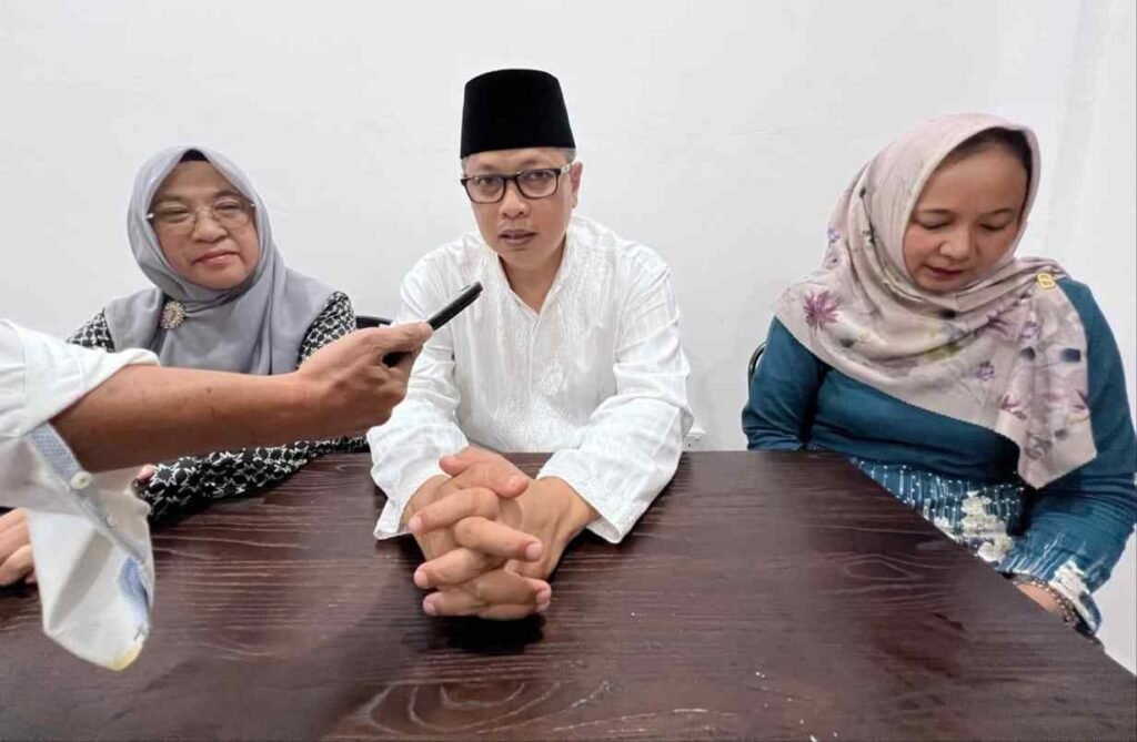 Lis Tegaskan Tidak Pernah Hambat Insentif Guru PAUD Kepala Dinas Pendidikan Kota Tanjungpinang Teguh Ahmad Syafari saat memberikan keterangan