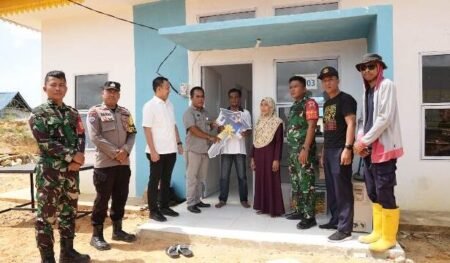 BP Batam memfasilitasi pergeseran terhadap 4 Kepala Keluarga (KK) terdampak pengembangan Rempang Eco City ke rumah baru di Tanjung Banun