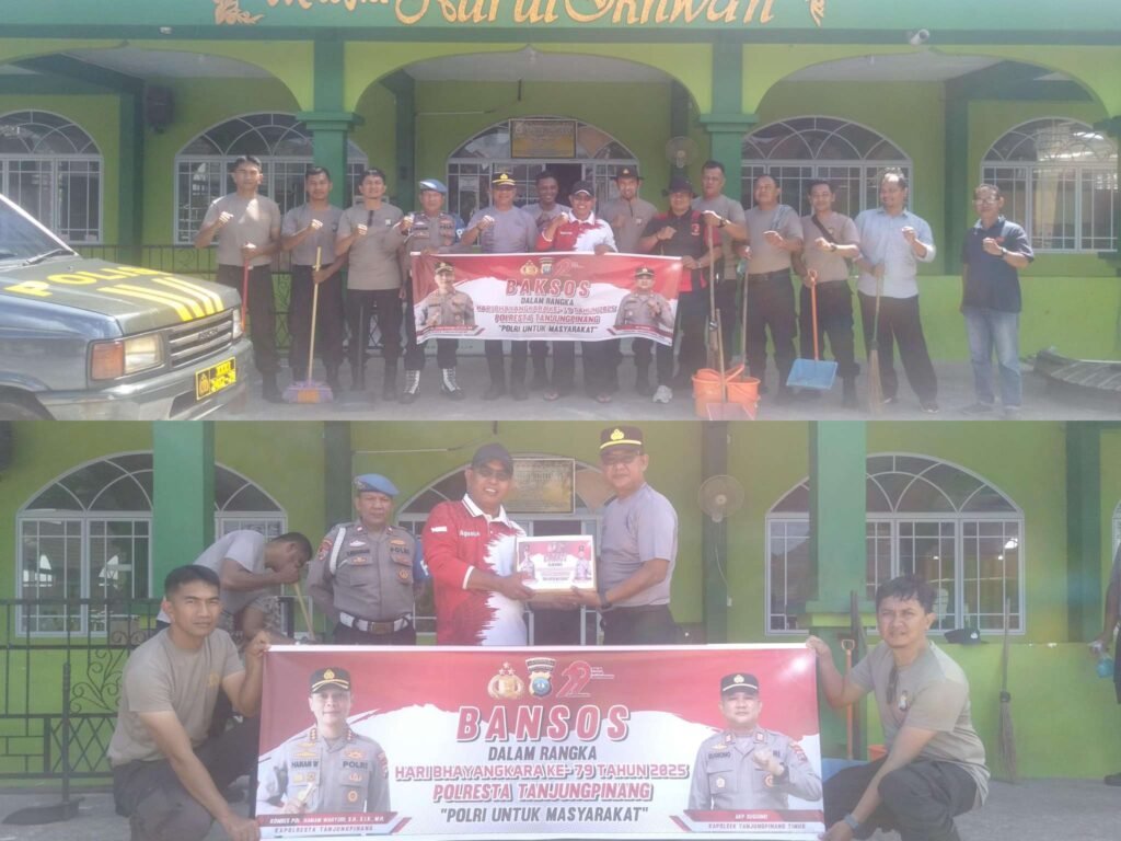 Polsek Tanjungpinag Timur melaksanakan kegiatan bakti sosial (Baksos) di Masjid Nurul Ikhwan, jalan D.I Panjaitan Kelurahan Air Raja Kota Tanjungpinang, sekaligus melakukan pemberian bantuan sosial (Bansos) kepada warga sekitar yan menjadi titik sasaran , Jumat (13/06/2025).