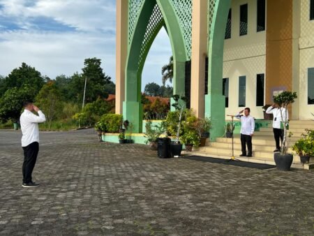 STAIN Sultan Abdurrahman Kepri menggelar apel Senin pagi sekaligus memperingati Hari Lahir Pancasila pada Senin (/6) di halaman Gedung Rektorat kampus STAIN Kepri.