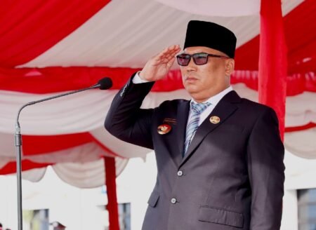 Wakil Gubernur Kepri Nyanyang Haris Pratamura saat menjadi Inspektur Upacara Peringatan Hari Lahir Pancasila Tingkat Provinsi Kepri di halaman Kantor Gubernur Kepri, Tanjungpinang.