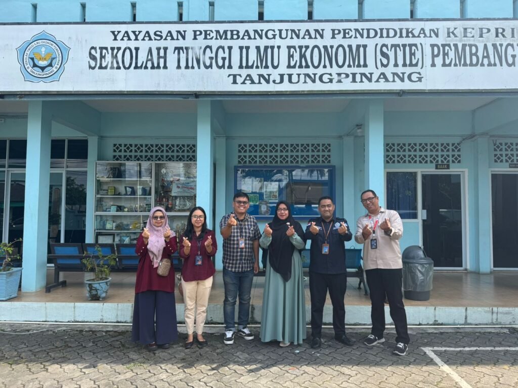 PT Pos Indonesia Cabang Tanjungpinang melakukan kunjungan ke kampus STIE Pembangunan Tanjungpinang dalam rangka penjajakan kerja sama strategis antara dunia usaha dan dunia pendidikan